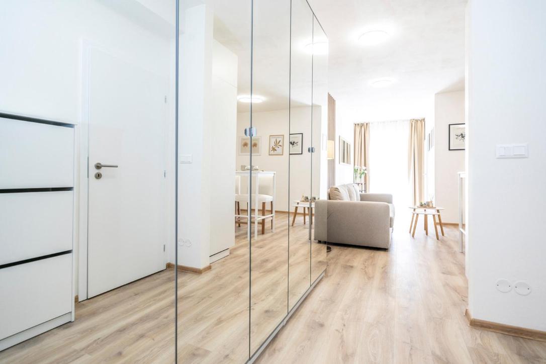 Alure Residences 2 & 24H Self Check-In, Parking In The Garage In The Apartment Building Included, New Building, Terrace, Green Location With A Forest Park With A Lake, Children'S Playground บันสกาบิสตรีตซา ภายนอก รูปภาพ