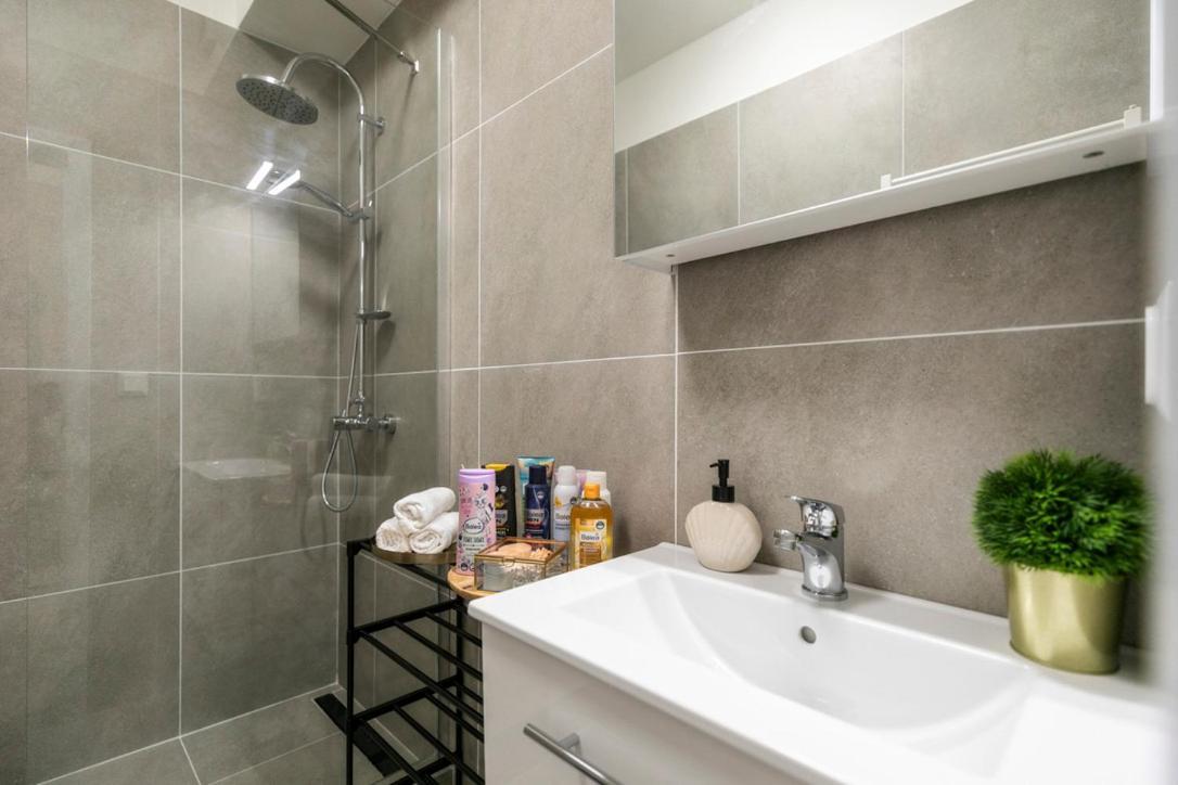 Alure Residences 2 & 24H Self Check-In, Parking In The Garage In The Apartment Building Included, New Building, Terrace, Green Location With A Forest Park With A Lake, Children'S Playground บันสกาบิสตรีตซา ภายนอก รูปภาพ