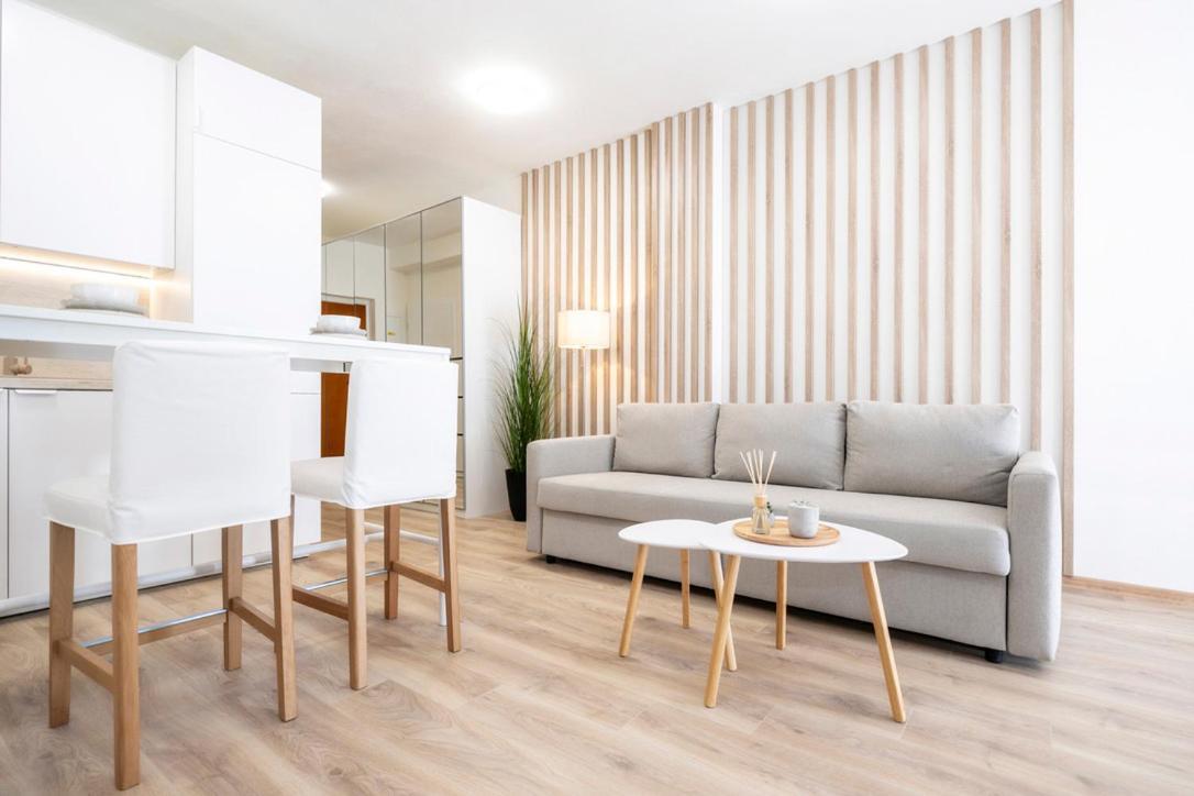 Alure Residences 2 & 24H Self Check-In, Parking In The Garage In The Apartment Building Included, New Building, Terrace, Green Location With A Forest Park With A Lake, Children'S Playground บันสกาบิสตรีตซา ภายนอก รูปภาพ
