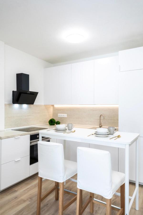 Alure Residences 2 & 24H Self Check-In, Parking In The Garage In The Apartment Building Included, New Building, Terrace, Green Location With A Forest Park With A Lake, Children'S Playground บันสกาบิสตรีตซา ภายนอก รูปภาพ